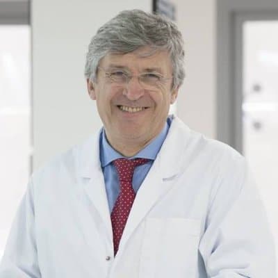 弗朗西斯科·卡莫纳博士。 巴塞罗那妇科医生。 Carmona 博士的照片