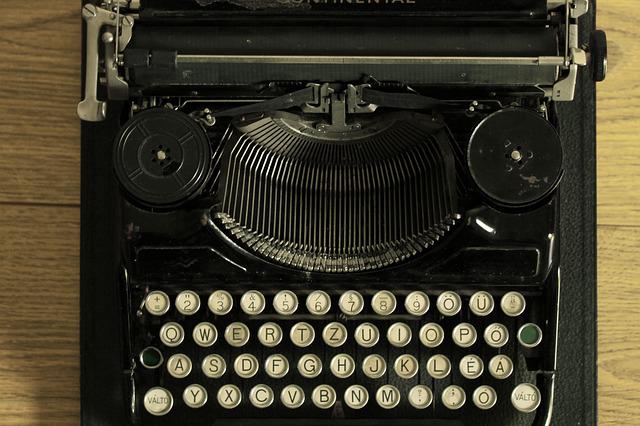 Novela negra. As contas mais influentes. Foto de uma máquina de escrever antiga