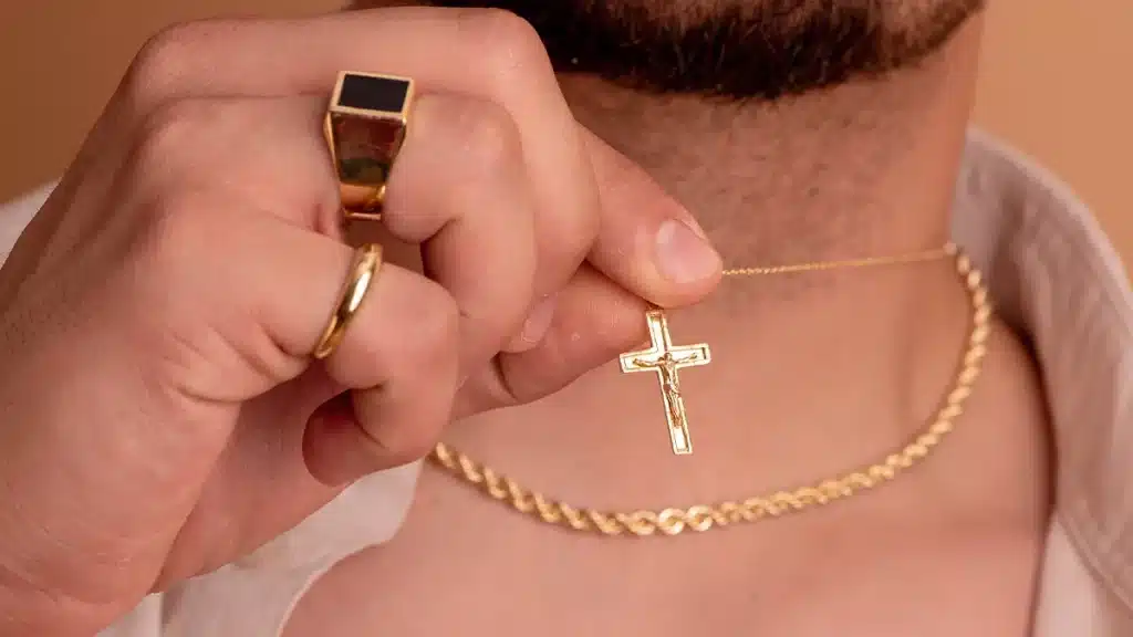 Joyas para regalar a un hombre en Navidad y Reyes. Cruz para hombre.