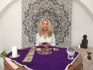 Elisa Montoro, la Tarotista Mística que Marca el Nuevo Año Espiritual en España. Foto de la tarotista.