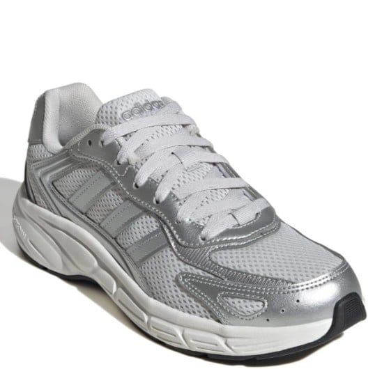 Zapatillas para mujer. Criterios, tendencias y factores a tener en cuenta en su elección